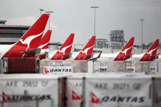 Qantas switches from BlackBerry to iPhone