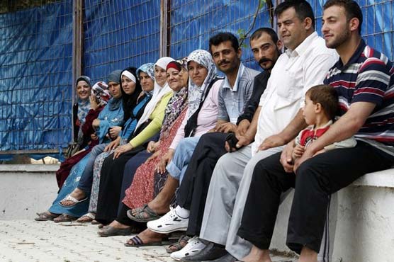 Turkey closes border as rebels take over Syrian customs building