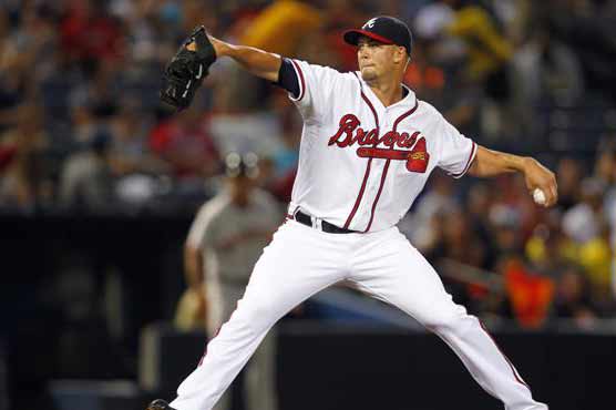 Braves win 3-2, end Giants' winning streak 