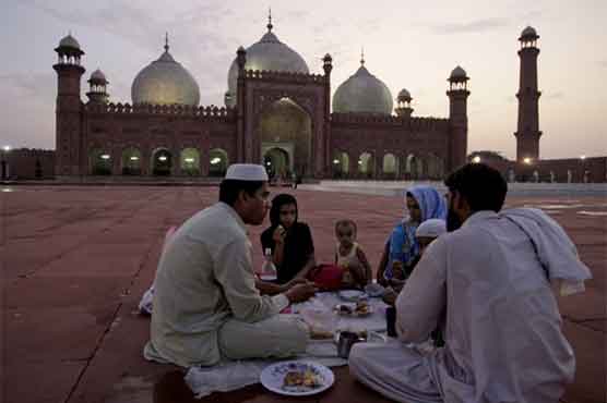 Muslims around the world mark Ramzan