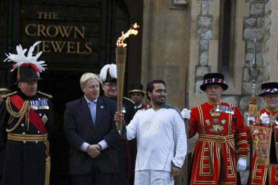Olympics: Flame makes dramatic arrival in London