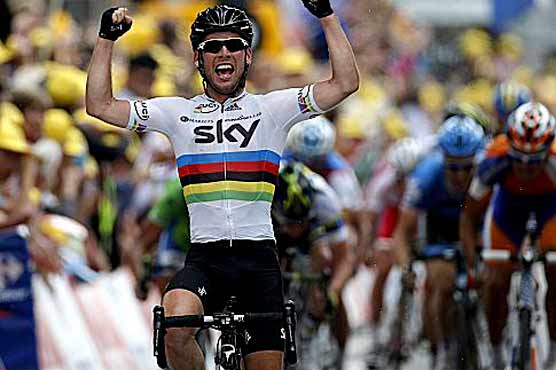 Tour win in view, Wiggins gifts Cavendish a win