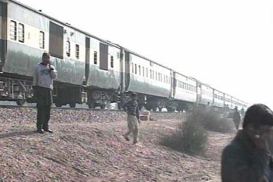 Sadiqabad: Engines of Khyber Mail, Jafar Express fail