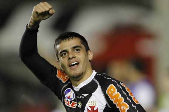 Brazilian full-back Fagner set to join Wolfsburg 