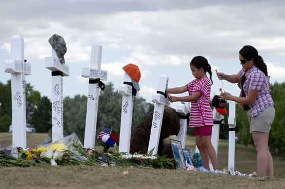 Tears, cheers at vigil for US massacre victims 