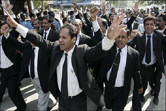 Contempt law: Lawyers boycott courts 