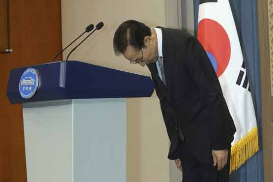 S Korean president apologizes for bribery scandal 