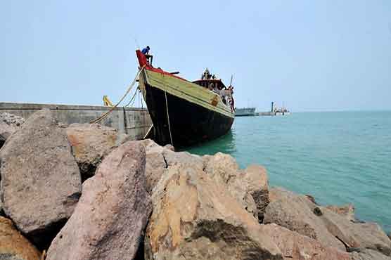 Australia-bound migrants land on Indonesian island