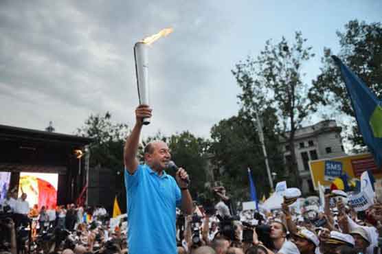 Romanian president survives impeachment vote 