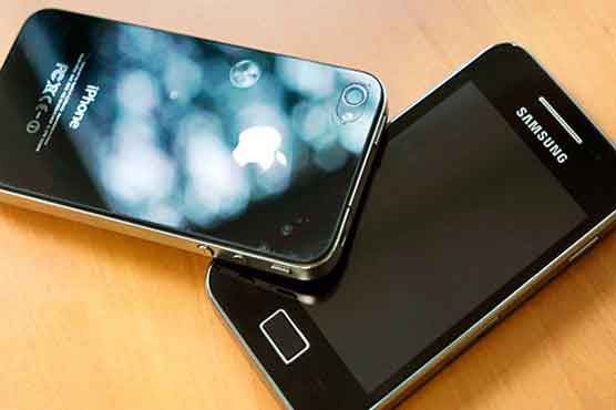 Tech titans face off in court over iPhone, iPad