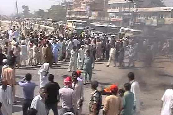 Lahore: Residents protest against water supply 