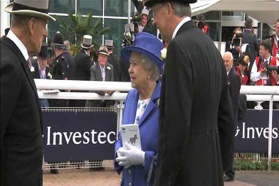 UK Queen Elizabeth leads giant jubilee river pageant