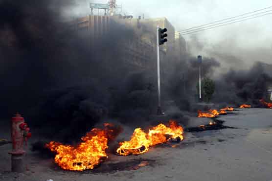 Angry protesters set ablaze vehicles in Karachi 