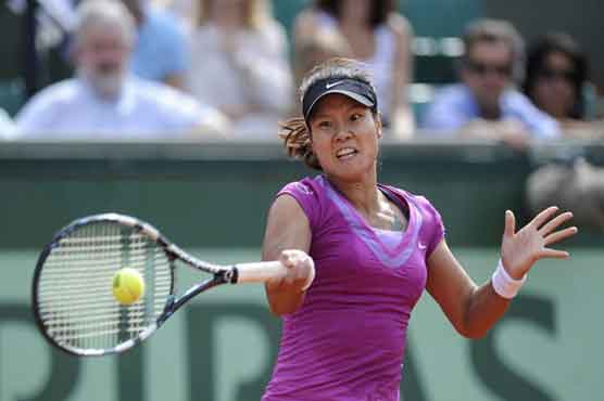 Holder Li falls, Sharapova survives, Nadal romps