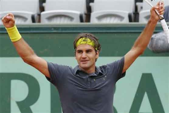 Djokovic, Federer go 5 to advance at French Open