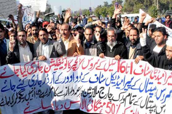 Paramedics protest enters 28th day