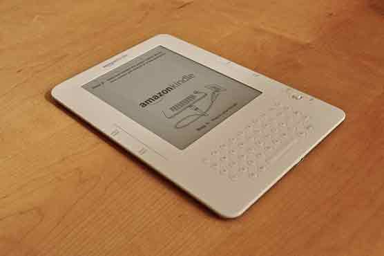 Ebooks, digital reading devices crippling book stores