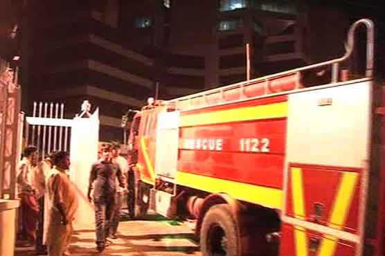 Fire erupts, extinguished in Lahore plaza