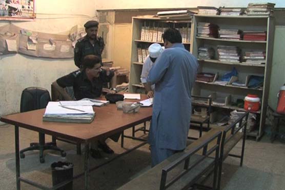 Peshawar: Dacoits loot 3kg gold from Faisalabad traders