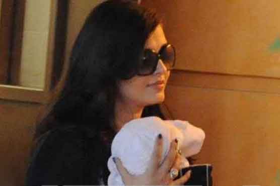 Aishwarya shops for daughter  in London