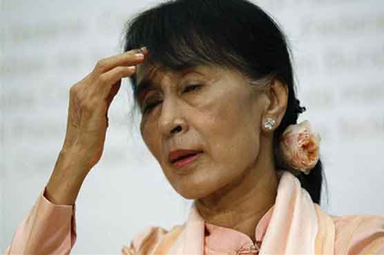 Exhausted Suu Kyi falls ill during news conference