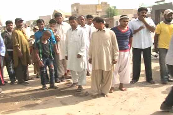 Five injured as bus turns turtle in Karachi