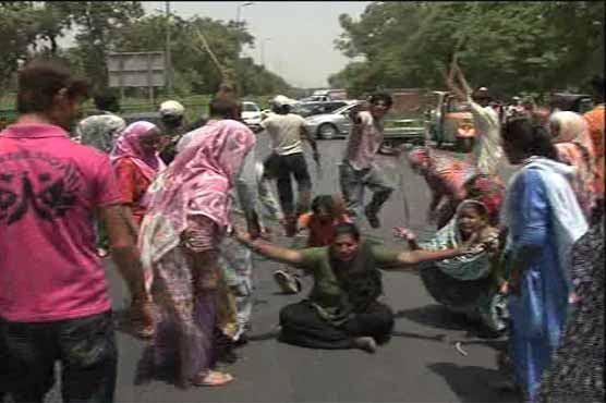 Lahore: LJH cleaning staff protests against nonpayment of salaries