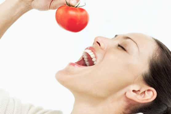 Tomatoes help keep skin young: study