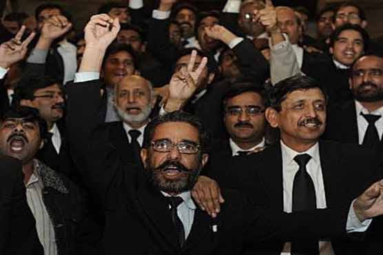 Lawyers boycott courts to express solidarity with CJP