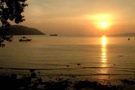 58 missing after Indonesia boat sinks