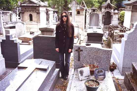 Paris to offer low-cost funeral services 