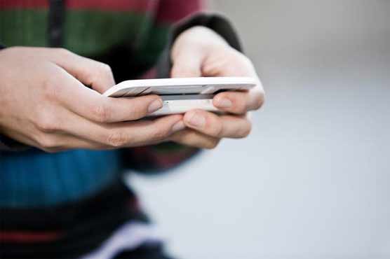 Smartphones put writing on the wall for paid texts