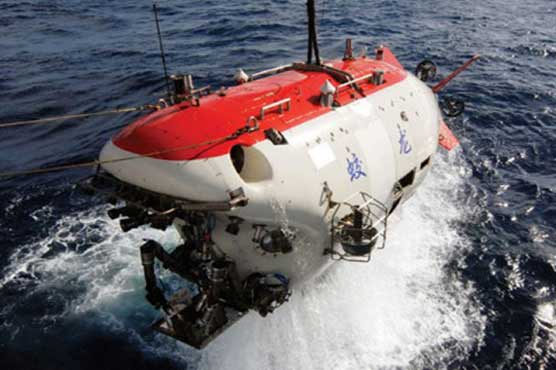 Manned Chinese sea craft sets new dive record 