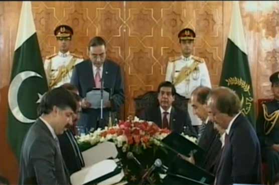 15 PML-Q MPs take oath as ministers 