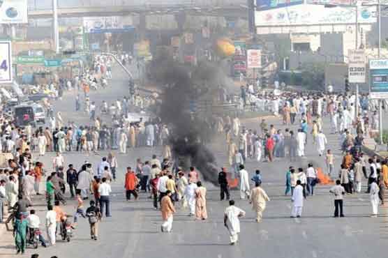 Karachi: Protests against robbery incidents