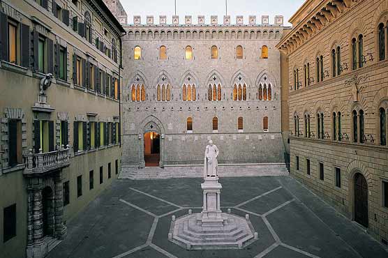 Italy's bailed-out BMPS bank to reduce workforce 