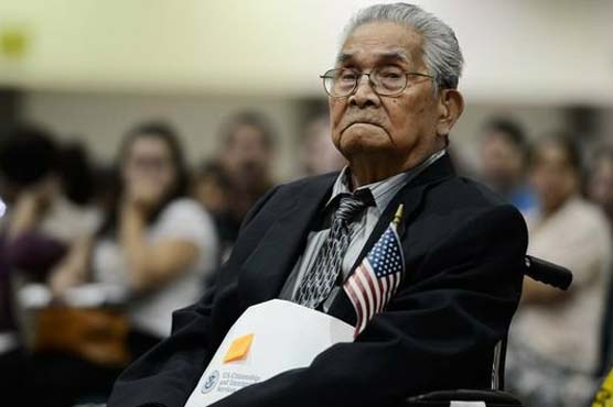 102-year-old man becomes US citizen