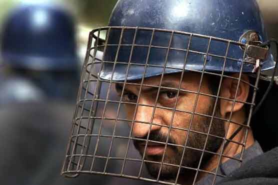 Karachi: policeman thrashed while taking extortion