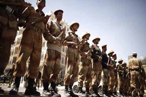 Suicide bombers hit Yemen army camp, kill soldier