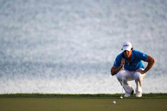 World No. 1 Rory McIlroy tries his hand at tennis