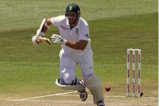 Smith, Kallis bat South Africa to a 233-run lead