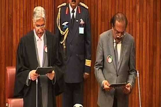 Nayyer, Sabir sworn in as Senate Chairman, Deputy