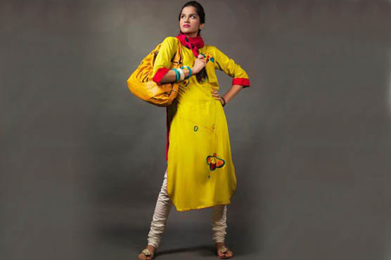 You can look awesome in simple and plane outfits 