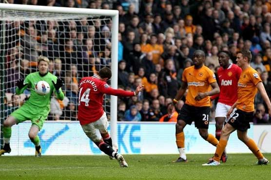 United extend lead with Wolves thrashing