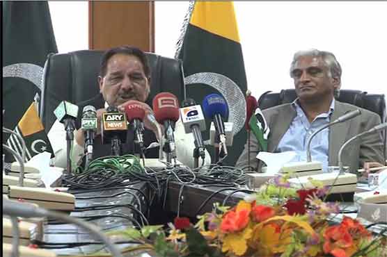 Quake aftermath: 250,000 AJK students under open sky