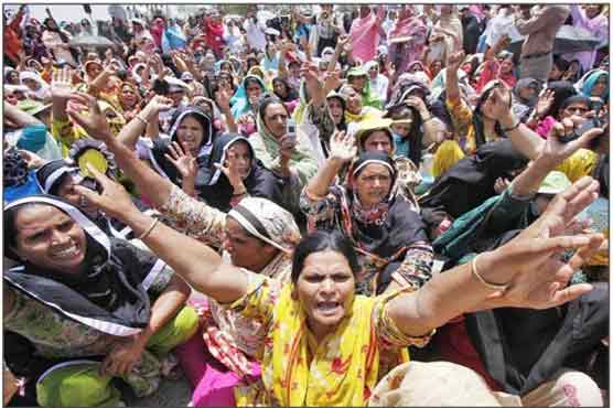 Nowshehra: leady health workers protests for salaries