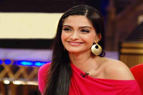 My body doesn't suit for item song: Sonam Kapoor