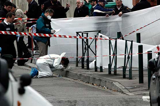 French police surround al-Qaeda suspect
