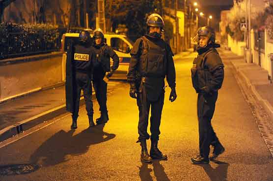 Sarkozy arrives near scene of gunman siege