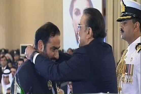 Mian Amir Mehmood honoured with Hilal-e-Imtiaz